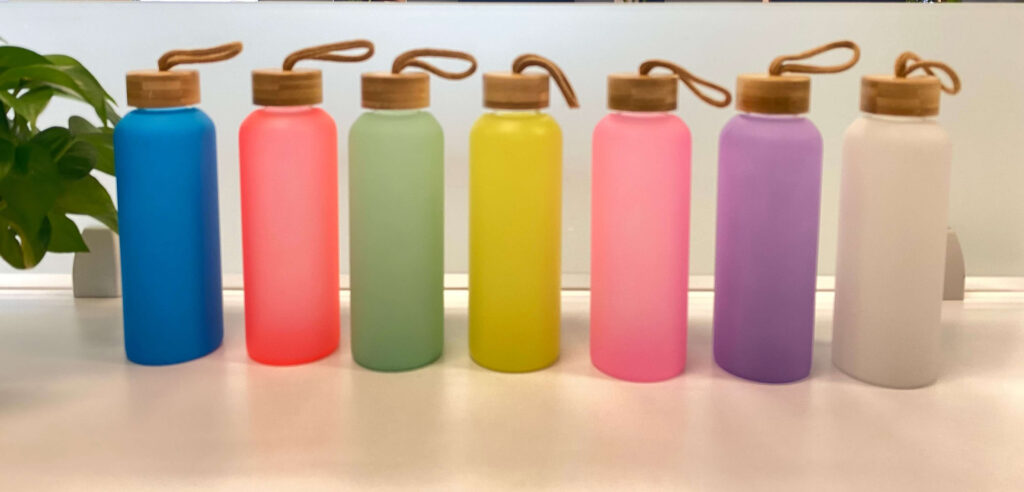 20oz Glass Water Bottle with Bamboo Lid (10)
