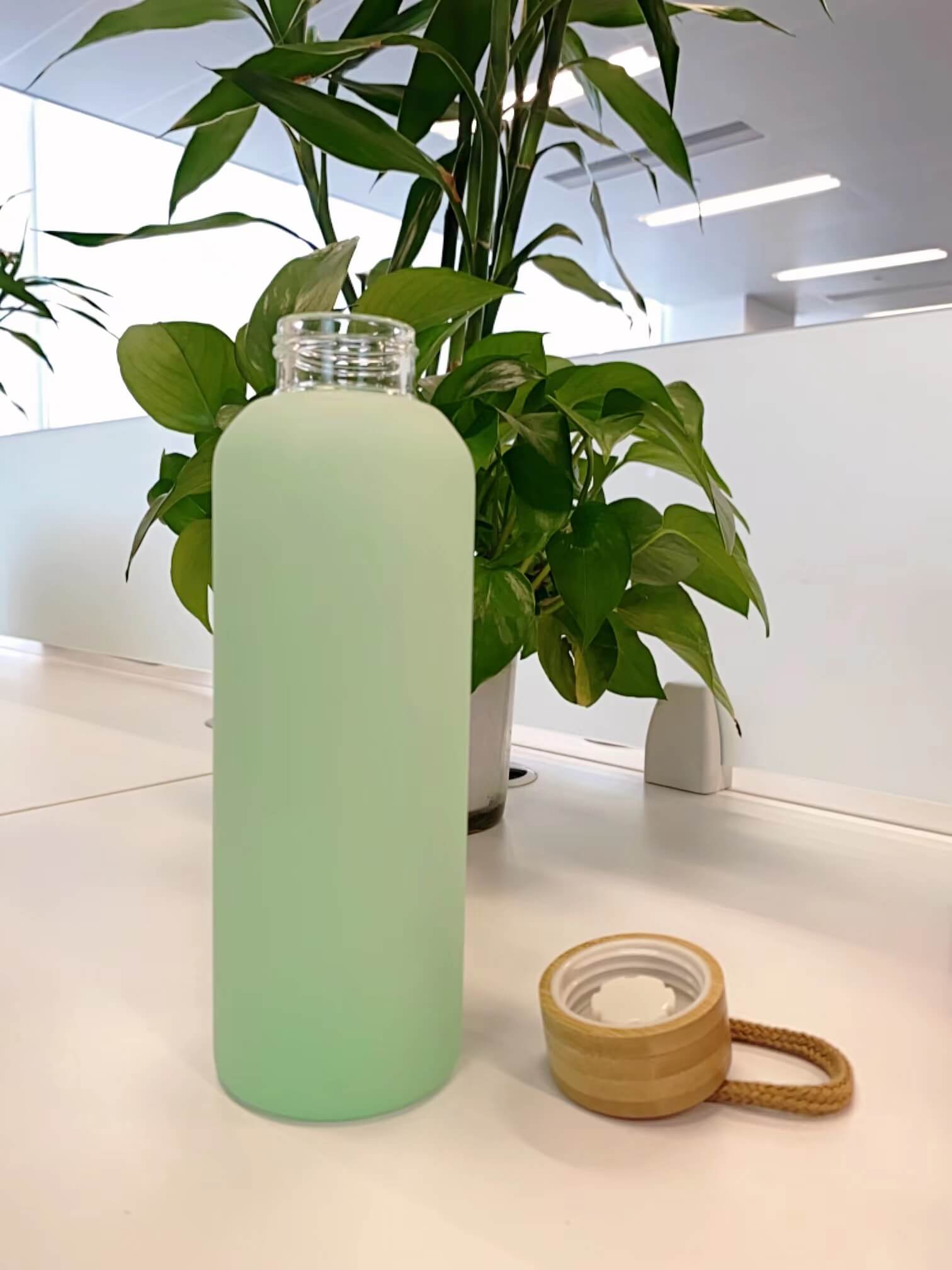 https://ibesin.com/wp-content/uploads/2022/06/20oz-Glass-Water-Bottle-with-Bamboo-Lid-8.jpg