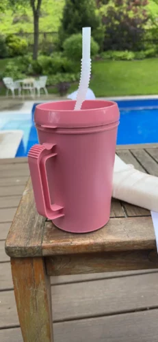 22/34oz Colored Trucker/Hospital Mug with Lid and Straw photo review