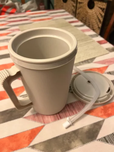 22/34oz Colored Trucker/Hospital Mug with Lid and Straw photo review