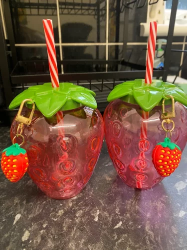 17oz Plastic Strawberry Shaped Water Bottle with Lids and Straws photo review