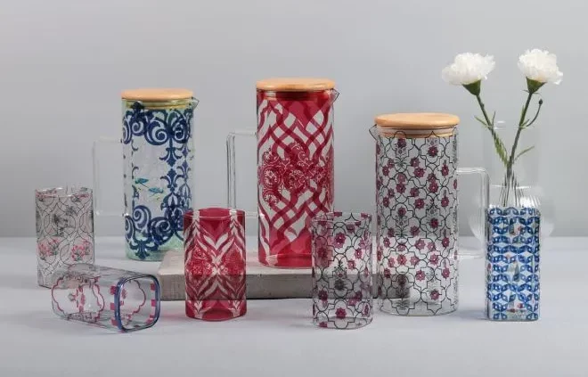different-type-of-glass-tumblers-display