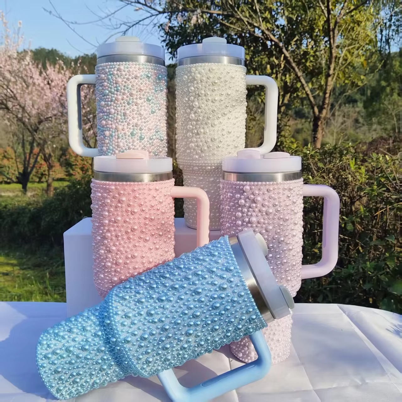 display-of-40oz-colored-stainless-steel-pearls-tumbler-water-bottle-with-handle