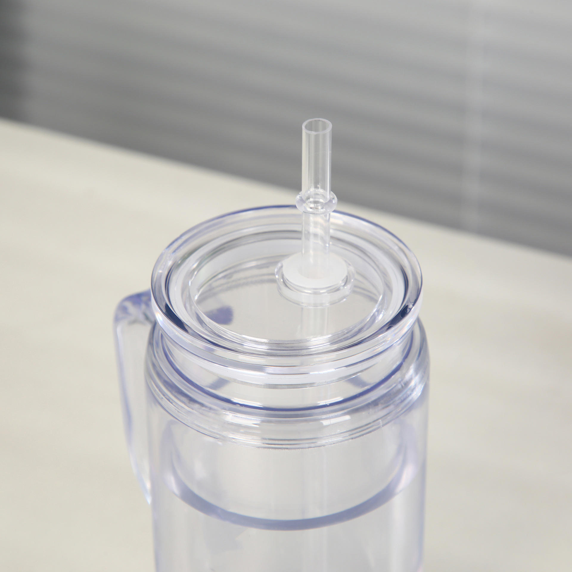 lid-details-of-glow-in-the-dark-16oz-snow-globe-plastic-cups-with-handle